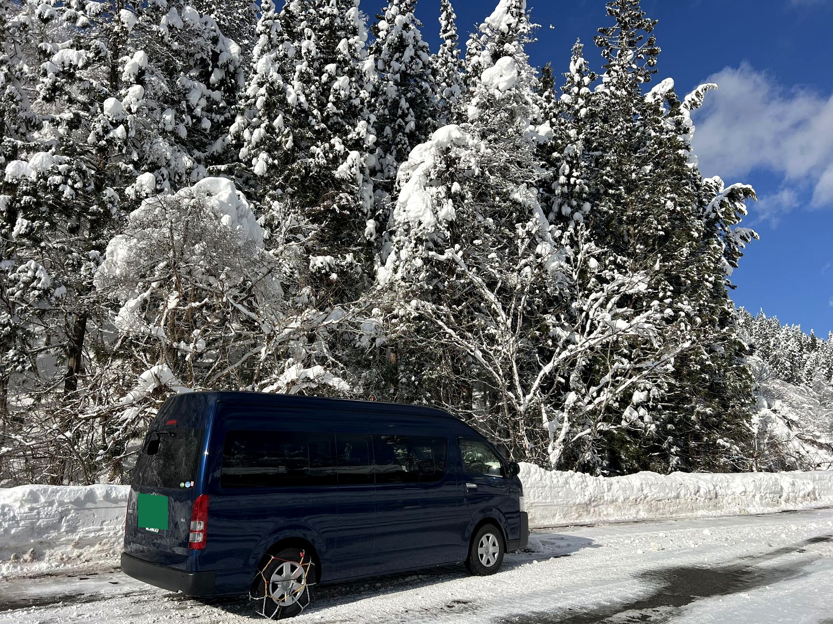 9-seat minibus in Hakuba snow