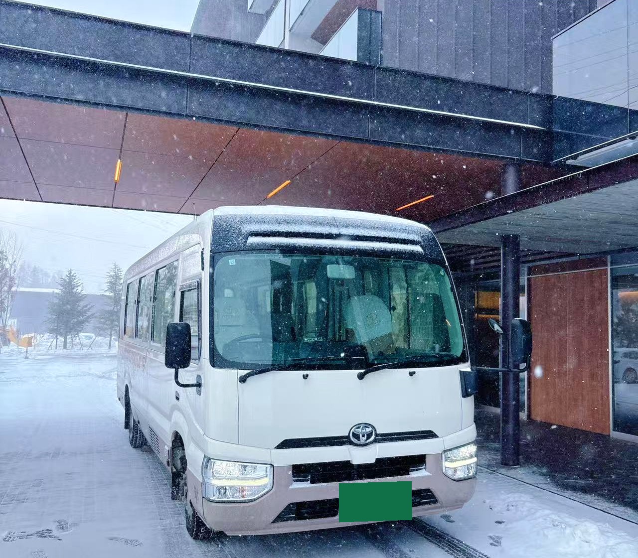 18-seat microbus snow hotel group service