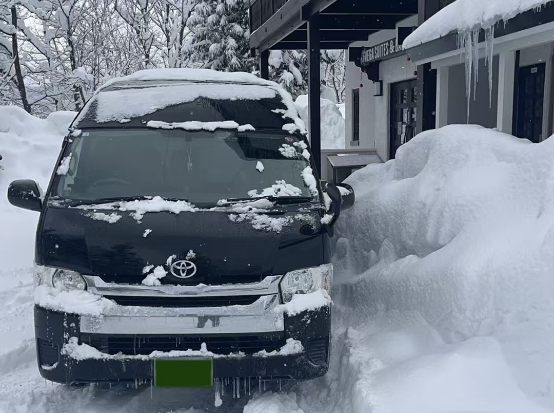 9-seat minibus winter pickup service