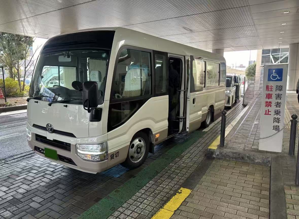 18-seat microbus airport transfer