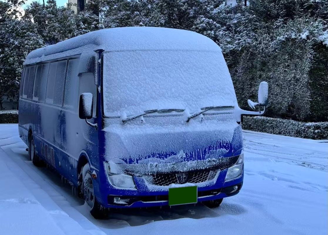 18-seat microbus snowy transfer