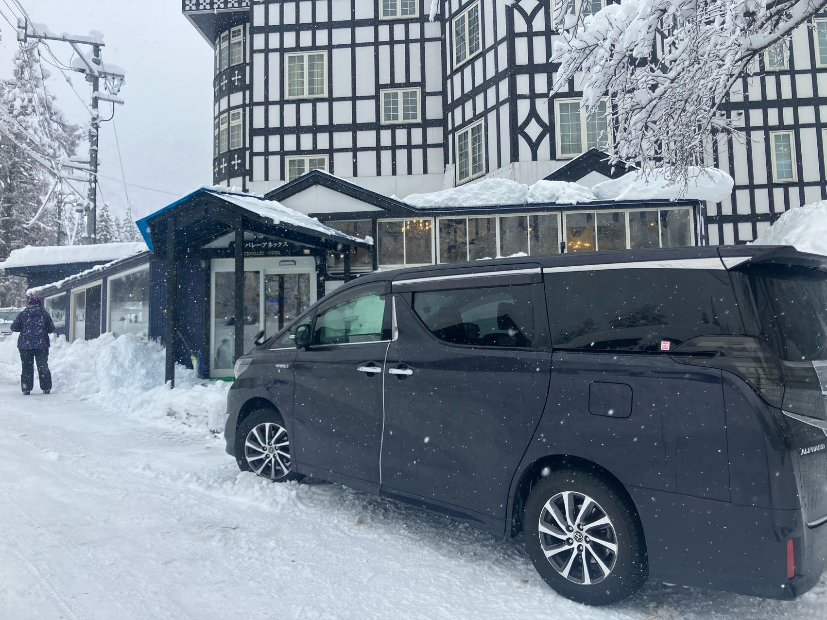 5-seat private minivan transfer at a Hakuba snow hotel